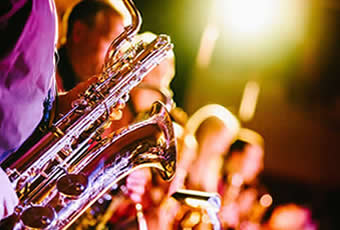 Party mit Wiesnhits und moderner Volksmusik - Brass Liveband bringt Stimmung - Wiesnpartys mit Livemusik